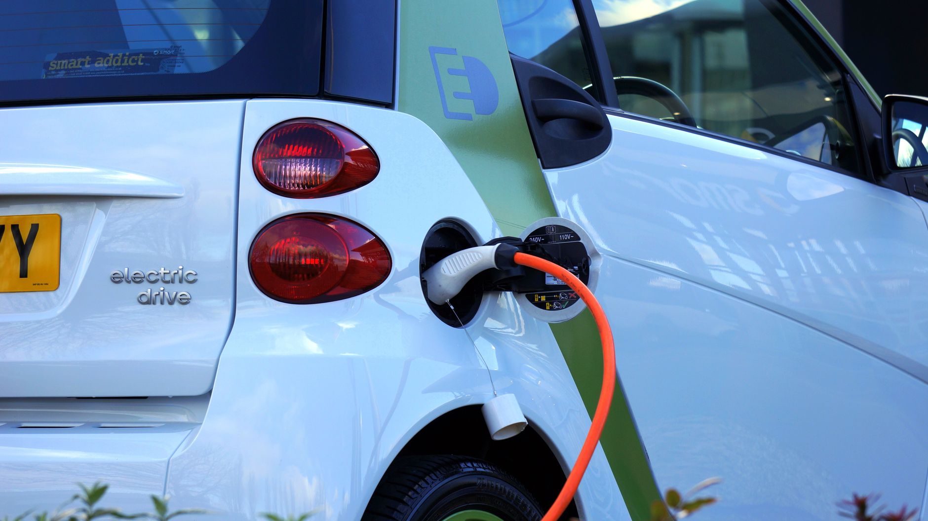 Recharge d une voiture électrique sur une borne