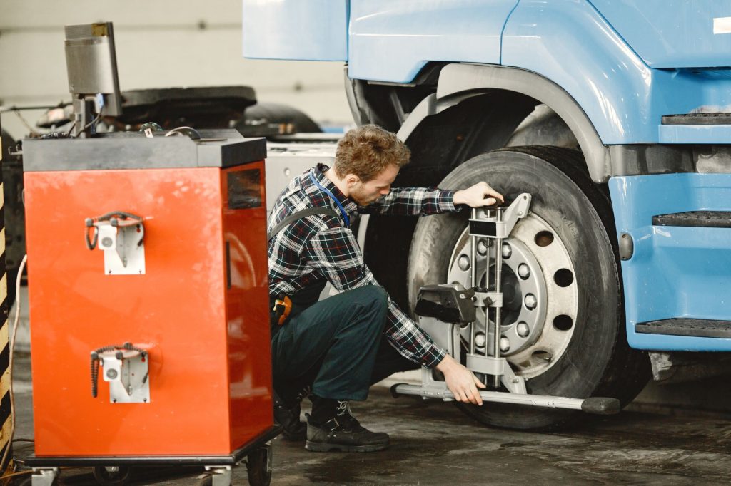 Réglage de la géométrie des roues en atelier